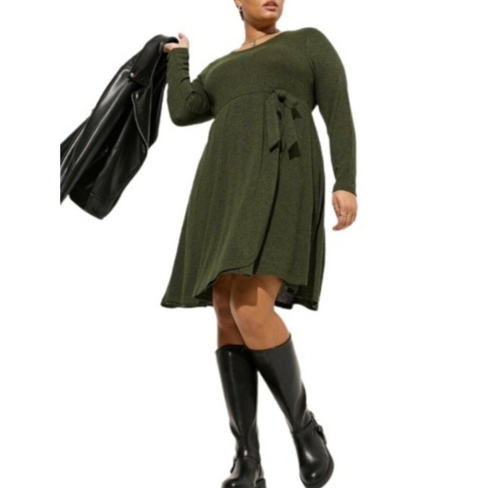 Torrid green stretch knee length faux wrap bow cute plus size dress size 2, 2x